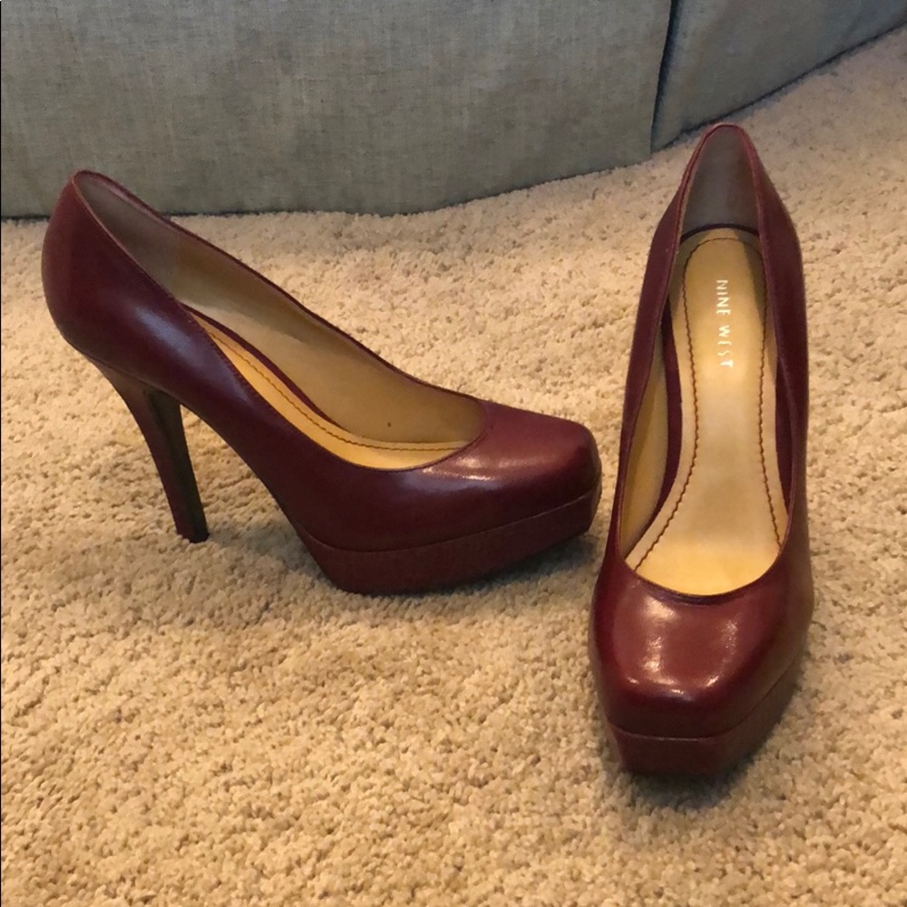 Maroon Nine West size 8 heels